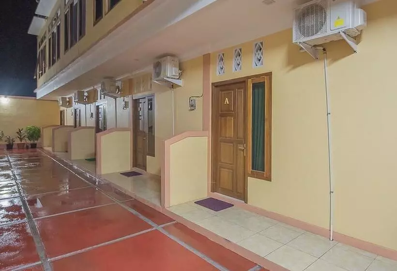 ペンション Reddoorz Near Rsud Dr Abdul Aziz Singkawang