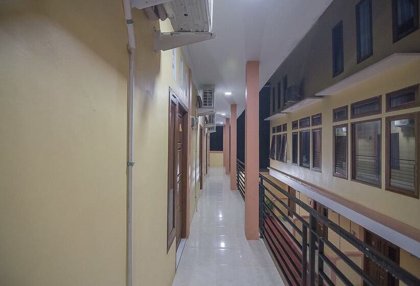 פנסיון Reddoorz Near Rsud Dr Abdul Aziz Singkawang