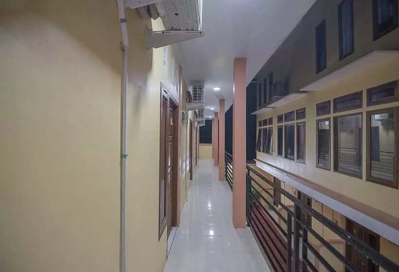 ペンション Reddoorz Near Rsud Dr Abdul Aziz Singkawang