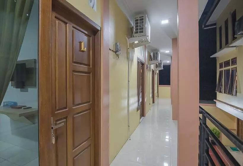 ペンション Reddoorz Near Rsud Dr Abdul Aziz Singkawang