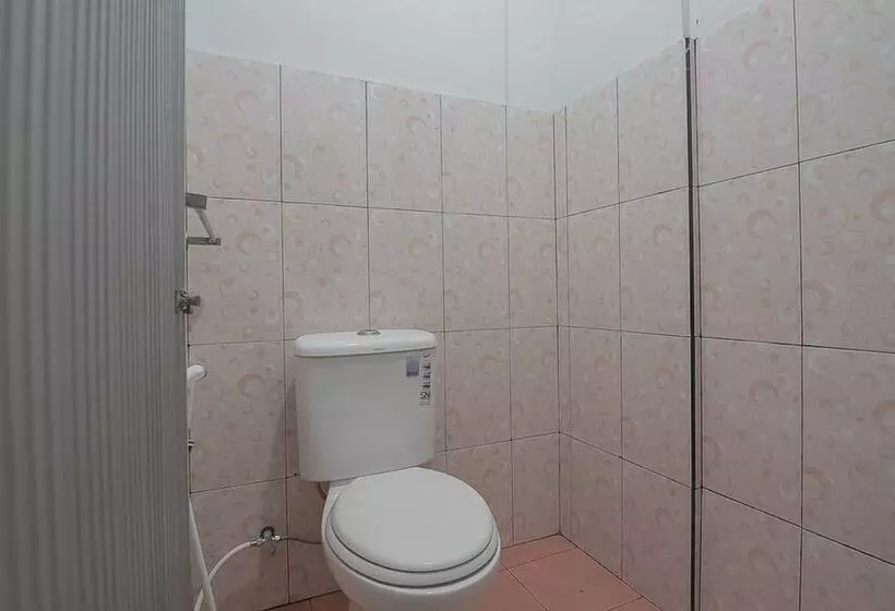 ペンション Reddoorz Near Rsud Dr Abdul Aziz Singkawang