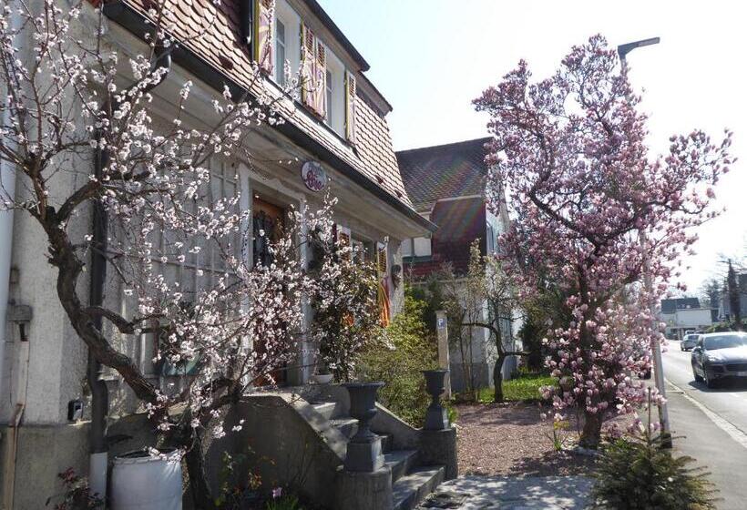 تختخواب و صبحانه Pension Zur Rose