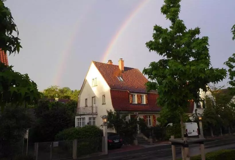 Aamiaismajoitus (B&B) Pension Zur Rose