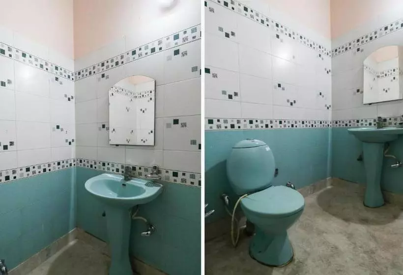 هتل Oyo 61070  Krishna Deluxe