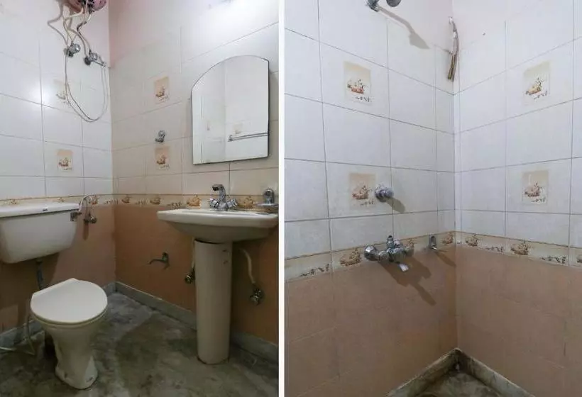 هتل Oyo 61070  Krishna Deluxe