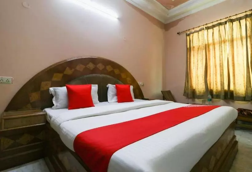 هتل Oyo 61070  Krishna Deluxe