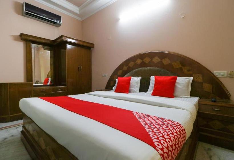 Hotel Oyo 61070  Krishna Deluxe
