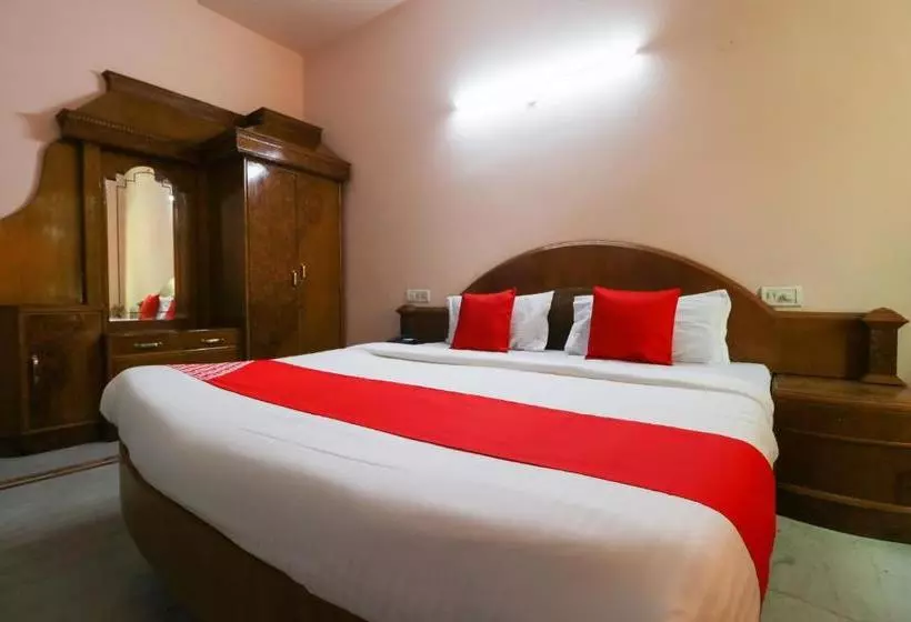 هتل Oyo 61070  Krishna Deluxe