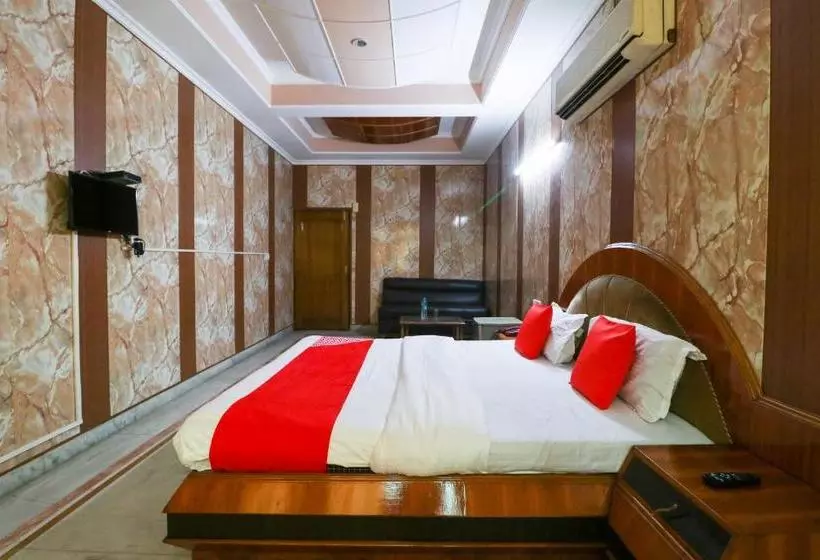 هتل Oyo 61070  Krishna Deluxe
