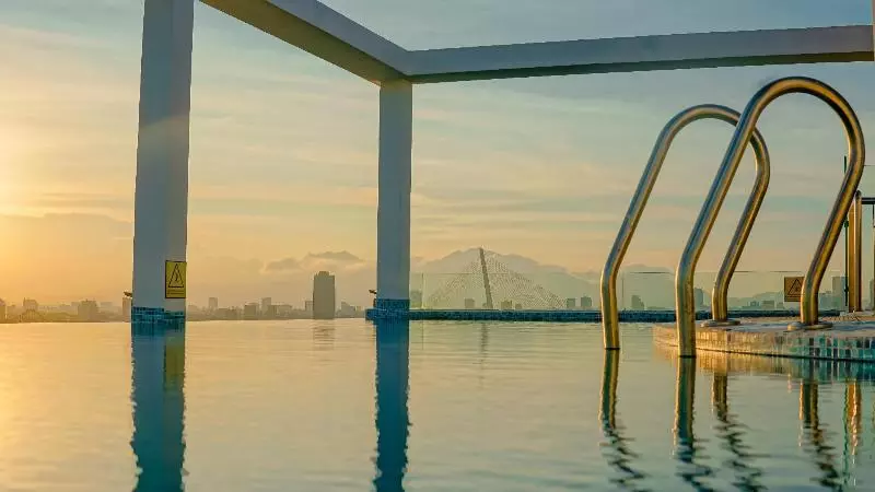 Rhm Luxury Hotel And Suite