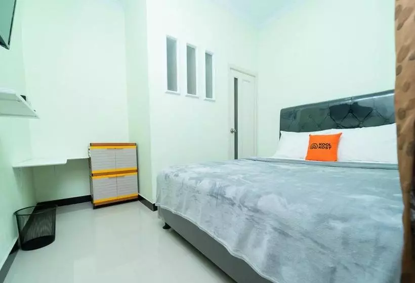 ペンション Koolkost Syariah Near Velodrome Rawamangun  Minimum Stay 3 Nights