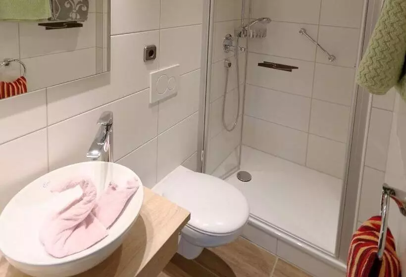 Retkeilymaja Gästehaus Ainser