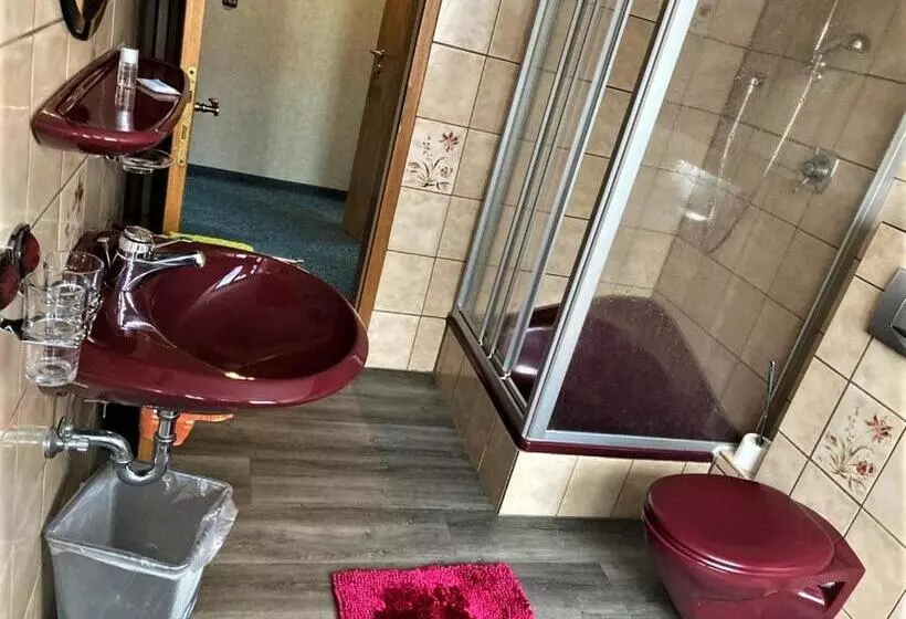 Retkeilymaja Gästehaus Ainser