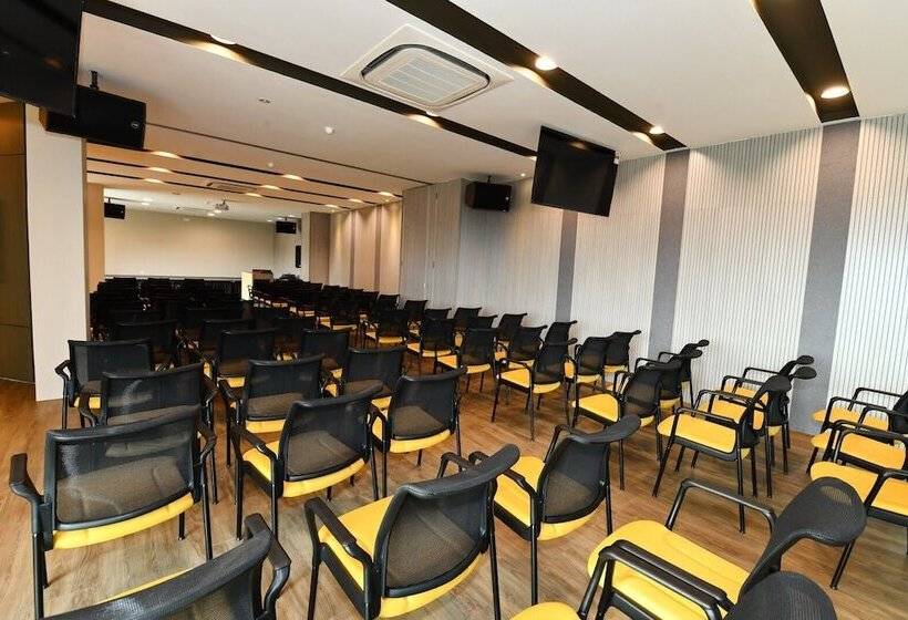 פנסיון Sojourn Guest House