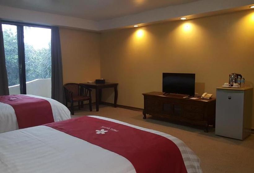 Phil Oasis  And Resorts