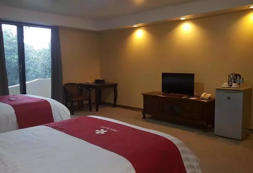 Phil Oasis  And Resorts