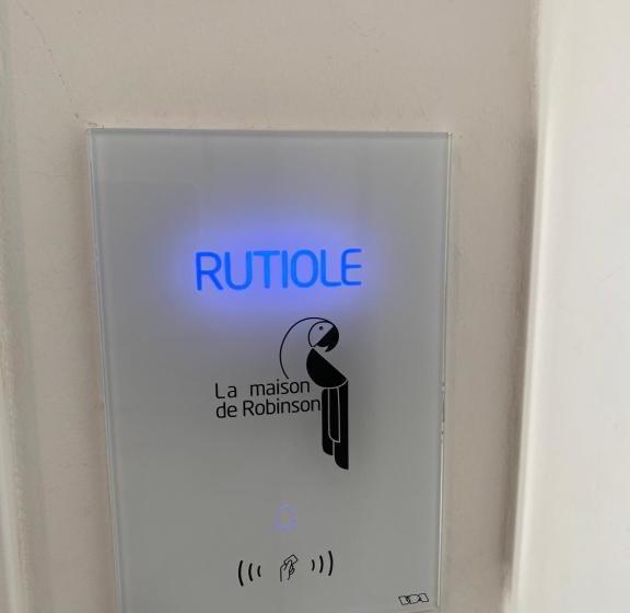 פנסיון La Maison De Robinson