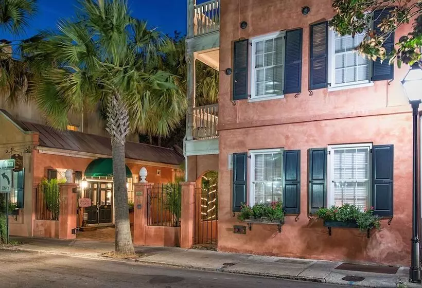 ベッドアンドブレックファースト Elliott House Inn