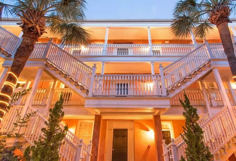 ベッドアンドブレックファースト Elliott House Inn