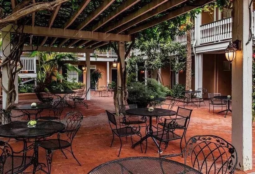 ベッドアンドブレックファースト Elliott House Inn