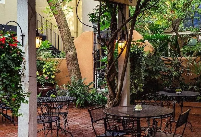 ベッドアンドブレックファースト Elliott House Inn