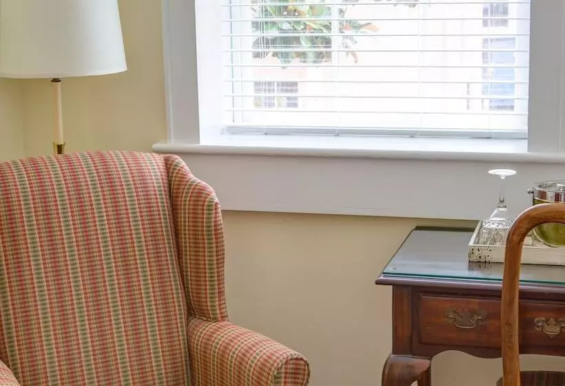 ベッドアンドブレックファースト Elliott House Inn