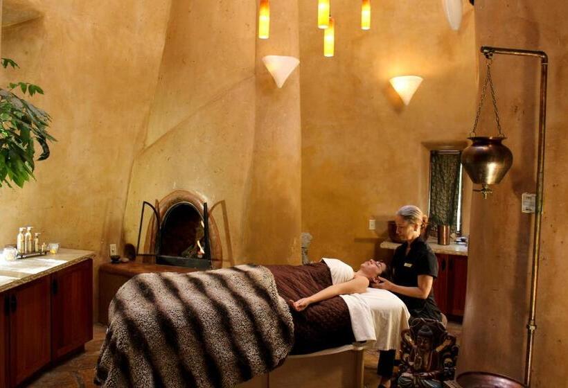 El Monte Sagrado Resort & Spa