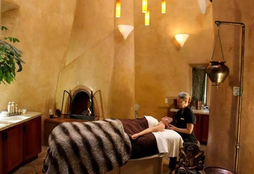 El Monte Sagrado Resort & Spa