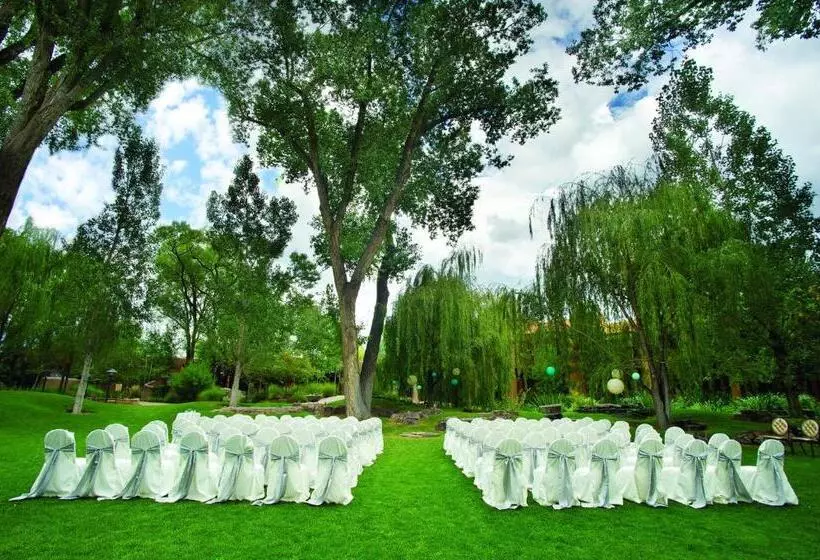 El Monte Sagrado Resort & Spa