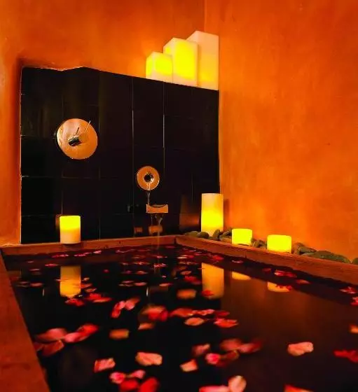 El Monte Sagrado Resort & Spa