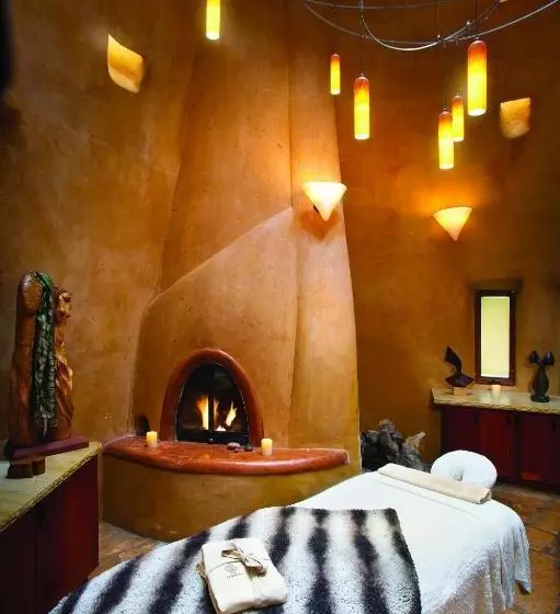 El Monte Sagrado Resort & Spa