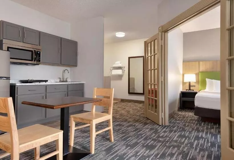 هتل Country Inn & Suites By Radisson, Brookings