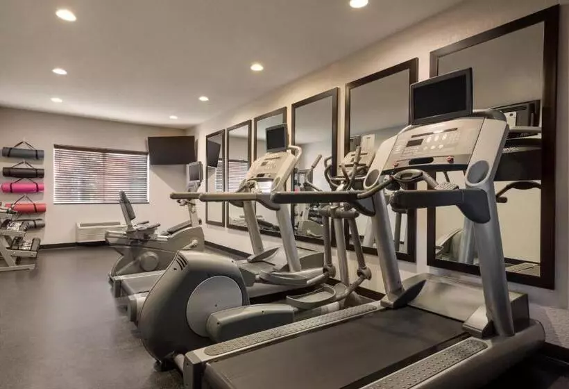 هتل Country Inn & Suites By Radisson, Brookings