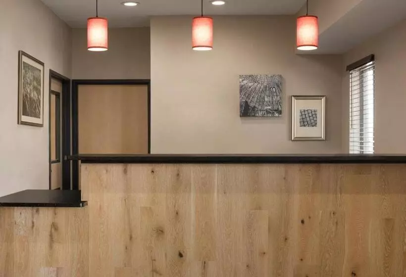 هتل Country Inn & Suites By Radisson, Brookings