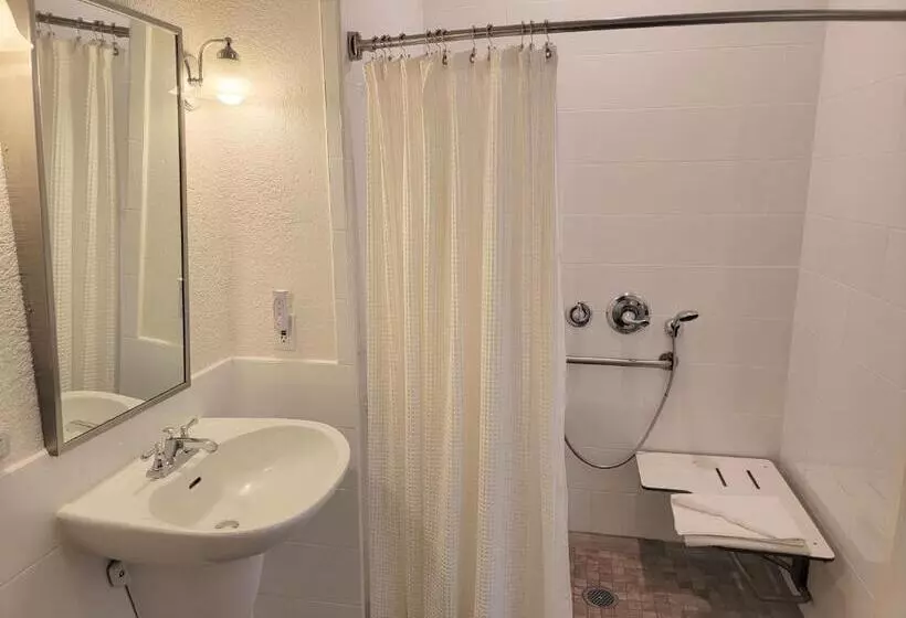 Отель El Pueblo Inn