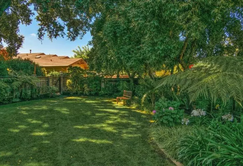 Отель El Pueblo Inn