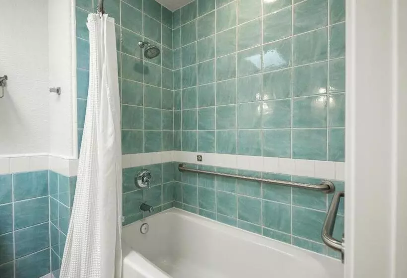 Отель El Pueblo Inn