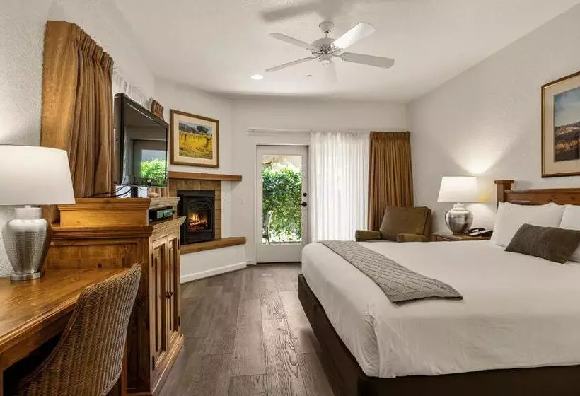 Отель El Pueblo Inn