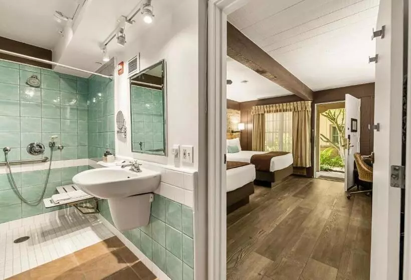 Отель El Pueblo Inn