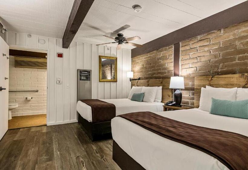 בית מלון כפרי El Pueblo Inn