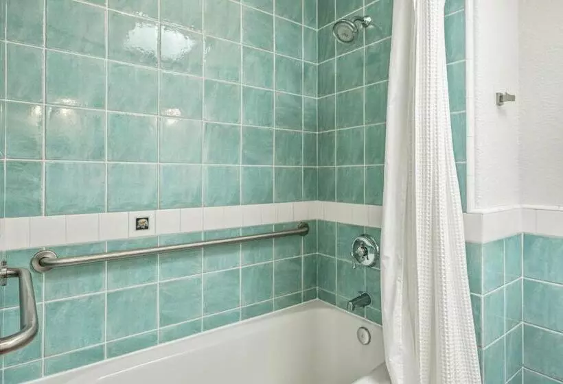 Отель El Pueblo Inn