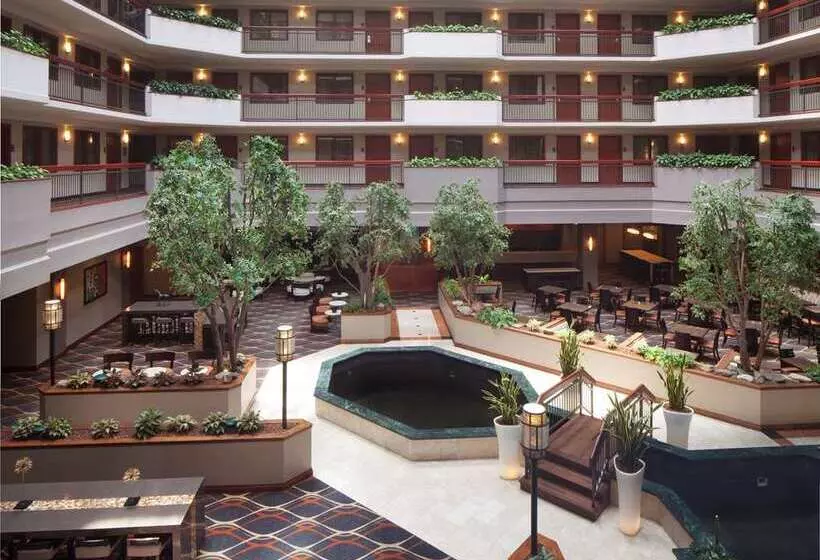 ホテル Embassy Suites By Hilton Dallas Near The Galleria