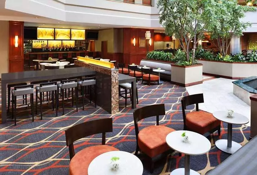 ホテル Embassy Suites By Hilton Dallas Near The Galleria