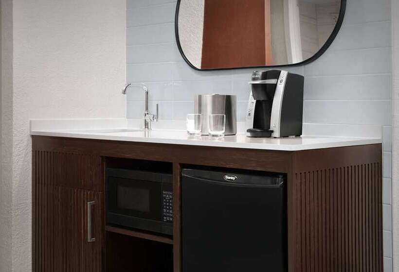 ホテル Embassy Suites By Hilton Dallas Near The Galleria