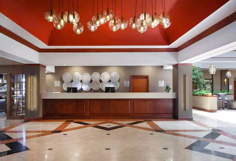 ホテル Embassy Suites By Hilton Dallas Near The Galleria