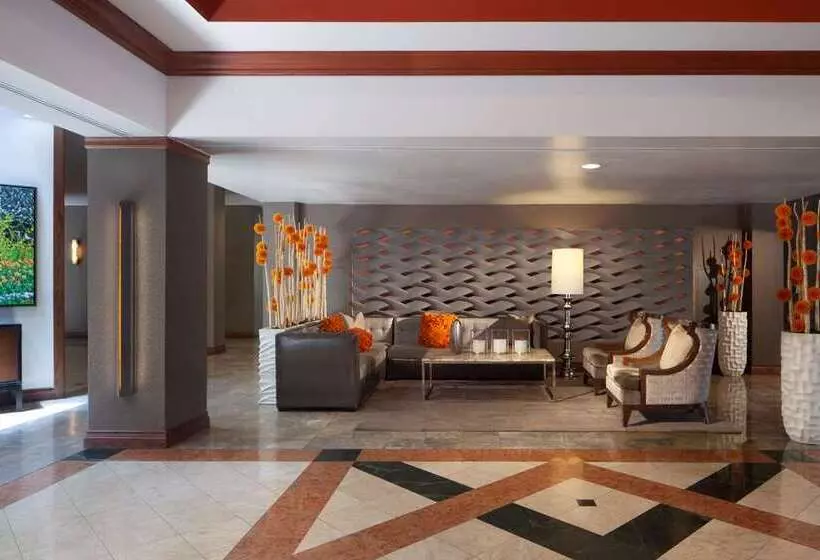 ホテル Embassy Suites By Hilton Dallas Near The Galleria