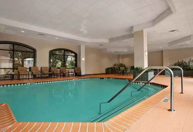 ホテル Embassy Suites By Hilton Dallas Near The Galleria
