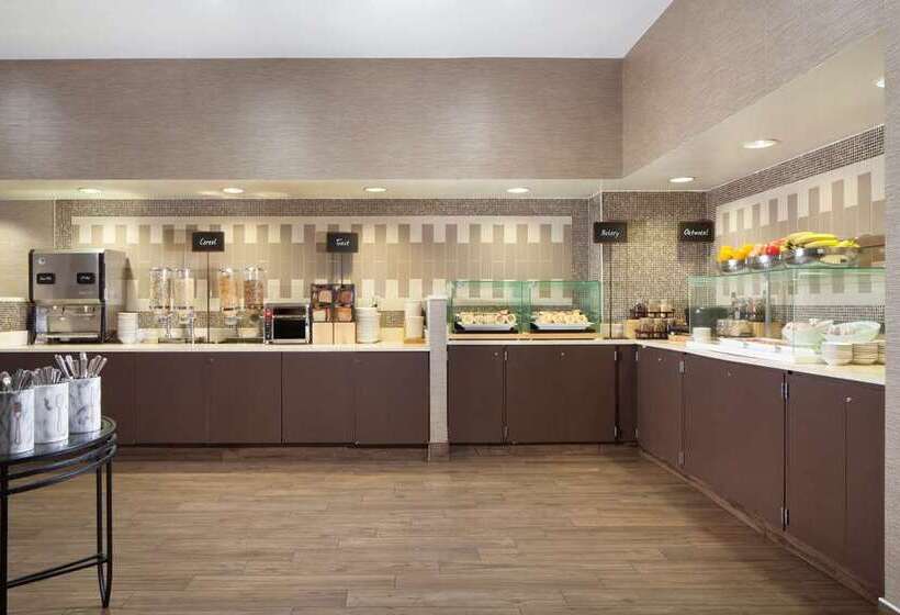 ホテル Embassy Suites By Hilton Dallas Near The Galleria