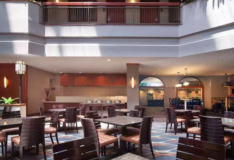 ホテル Embassy Suites By Hilton Dallas Near The Galleria