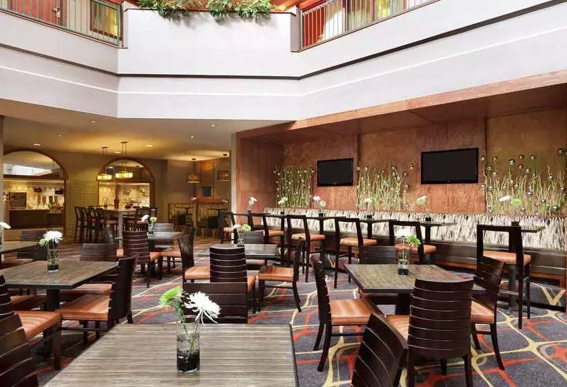 ホテル Embassy Suites By Hilton Dallas Near The Galleria